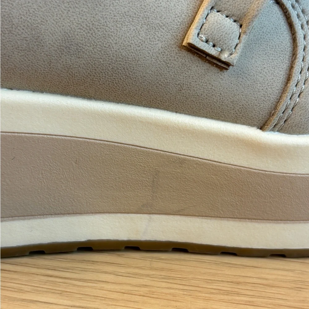 Dolce Vita‎ Jhenee Platform Slip-On Loafer Sneakers Taupe Woman’s 8 LIKE NEW!!